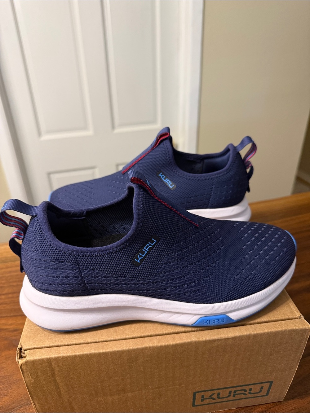 KURU ATOM Size 8 Women’s Slip-On Knit Sneakers Shoes in Navy with Red Accents
